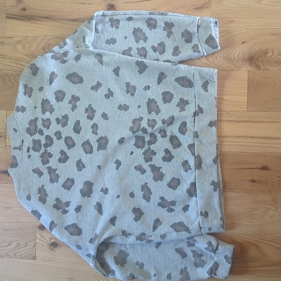 O'Neil. 'Novie' Lepoard Fleece Sweater. Size Medium. - Picture 11 of 13